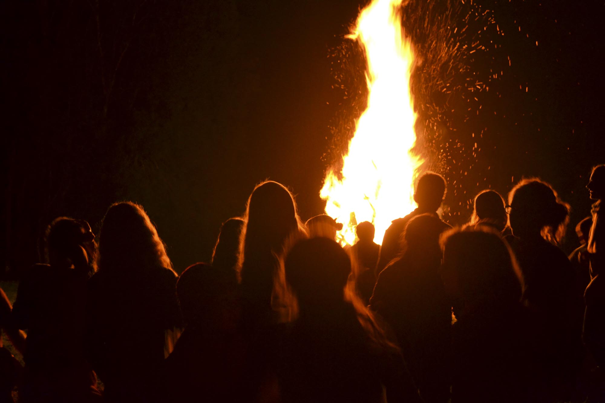 Großes Lagerfeuer am Abschlussabend